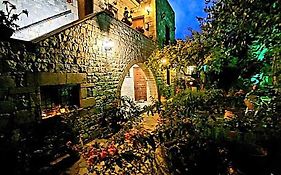 Vardia Hotel